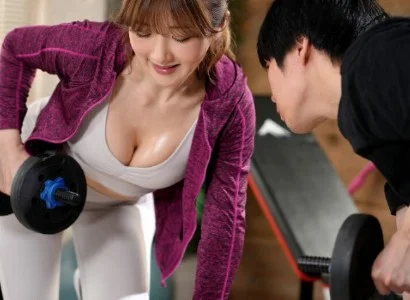 Nữ PT gợi cảm cùng chàng trai số hưởng chén nhau