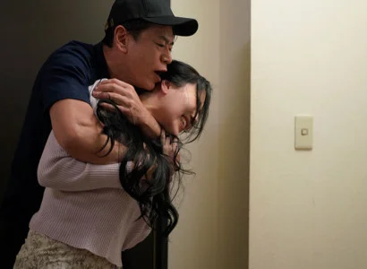 Nữ ca sĩ bị fan cuồng lạm dụng tình dục vì vẻ đẹp khiến mất hết lý trí
