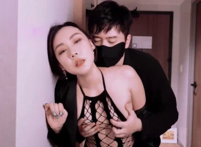 Vợ bán thân cho sếp để trả các khoản nợ cho chồng