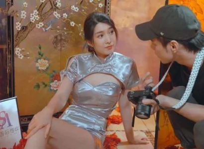 Anh thợ ảnh phang cô người mẫu xinh đẹp trong studio