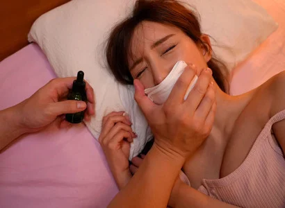 Tên này dùng thuốc mê rồi quan hệ với cô em họ xinh đẹp
